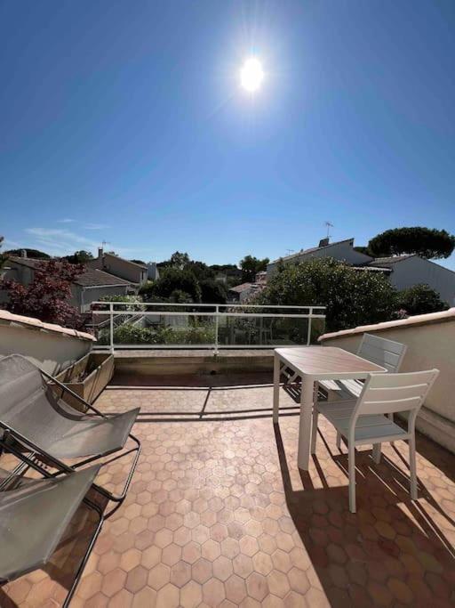 Magnifique Appartement Traversant Avec Vue Sur Le Golf La Grande-Motte Buitenkant foto